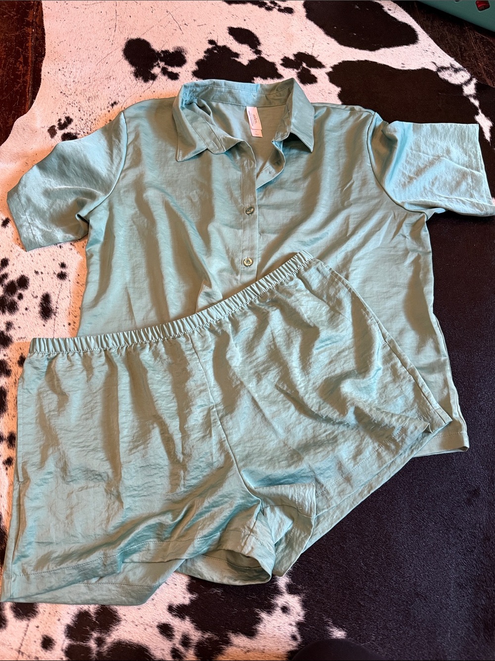 Green satin Auden pajamas short set size large